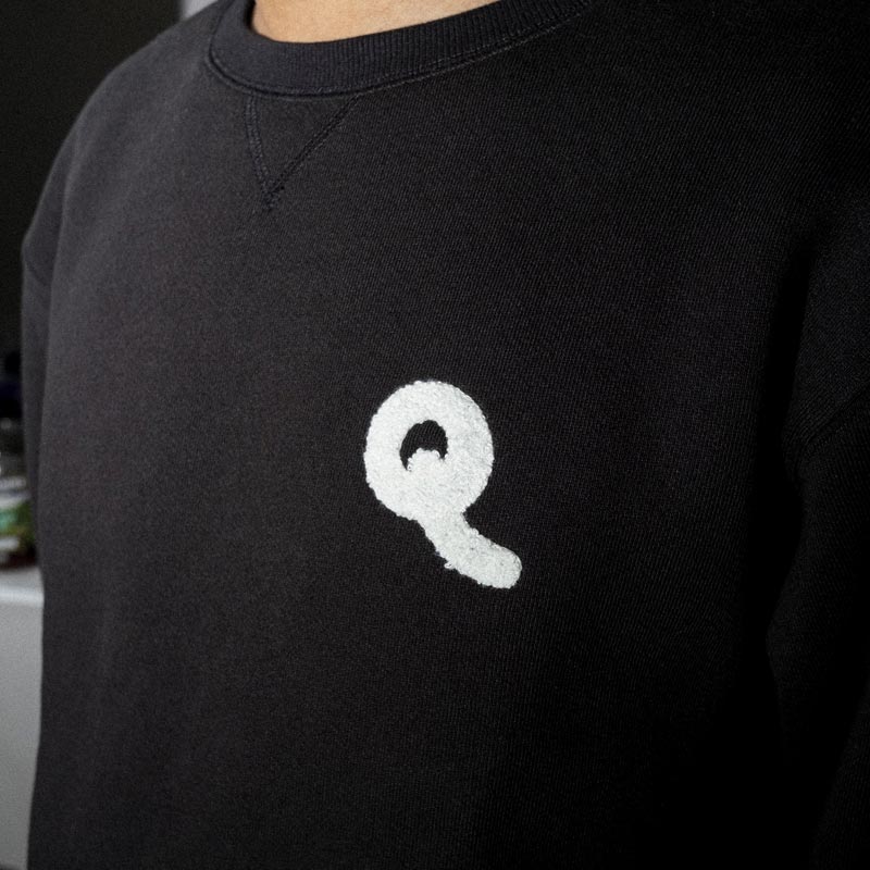 QUASI Q CREW SWEAT BLACK【 クワージ Q クルー スウェット ブラック 】