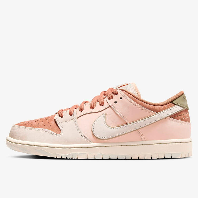 NIKE SB DUNK LOW PRO PRM AMBER BROWN / GUAVA ICE 【 ナイキ エスビー ダンク ロー プロ プレミアム / アンバー ブラウン / グアヴァ アイス シューズ 】