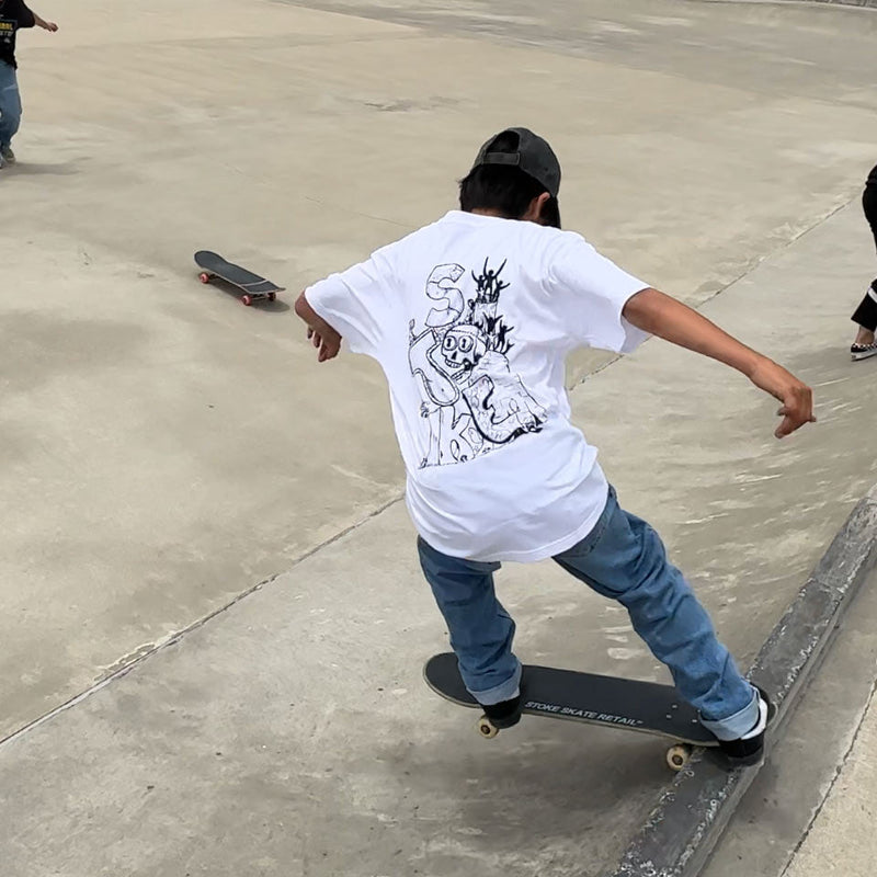 STOKE x KENJI '373' GOTO SKATE TOURISM TEE WHITE【 ストーク 373 スケート ツーリズム Tシャツ ホワイト 】