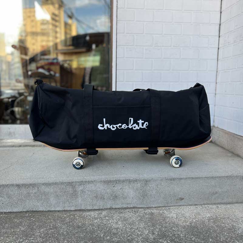 CHOCOLATE TRAVEL SKATE DUFFEL BAG 【 チョコレート トラベル スケート ダッフル バッグ 】