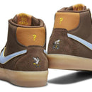 NIKE SB WOMEN’S BRUIN HI PREMIUM “WHY SO SAD?” CHOCOLATE / LIGHT BLUE 【 ナイキ エスビー ウィメンズ ブルーイン ハイ プレミアム ”ワイ ソウ サッド？” チョコレート / ライト ブルー シューズ 】
